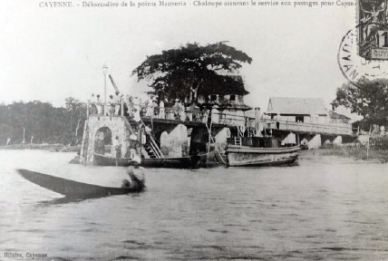 Chaloupe assurant le transport des passages_carte postale 1909
